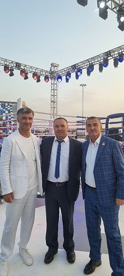Олимпийский чемпион по боксу Мухамадкадыр Абдулаев.